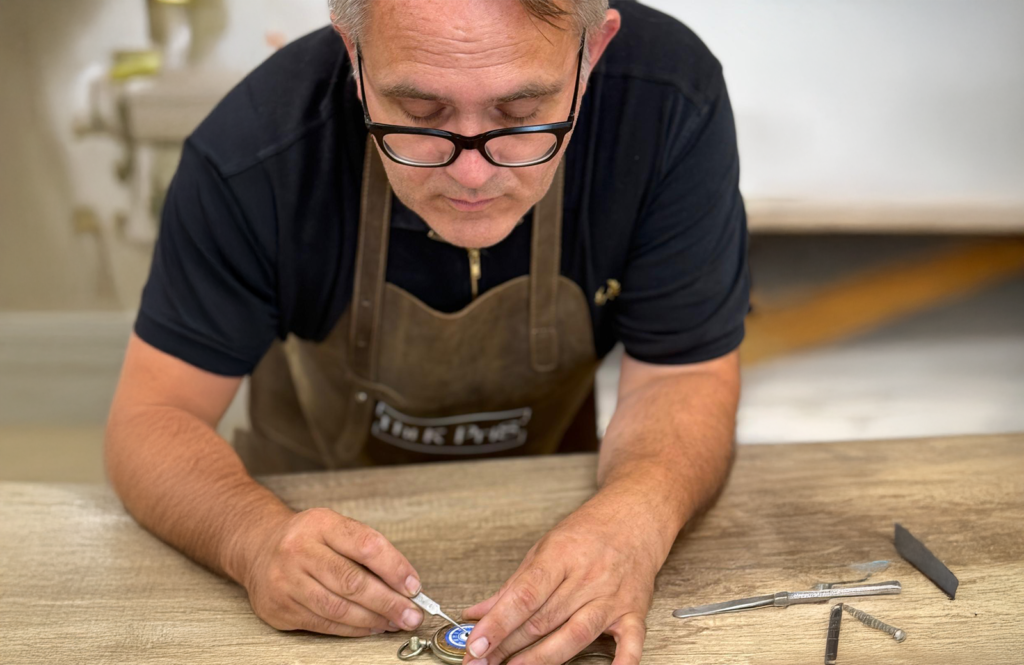 artisan-reparation-telephone-montre-amboise-thi-k-pris artisan-reparation-telephone-montre-amboise-thi-k-pris