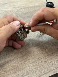 reparation-montre-amboise-thi-k-pris-4