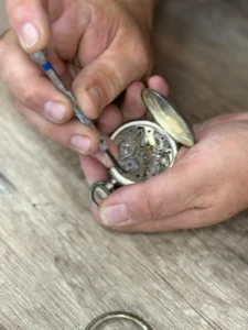 reparation-montre-amboise-thi-k-pris-7